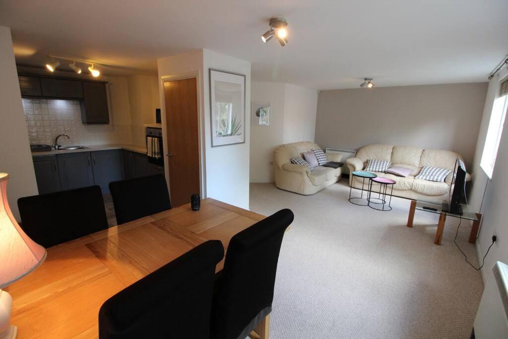 3 Bedroom Flat 10 Mins Walk To Bay And City Center Free Parking Cardiff Exterior photo